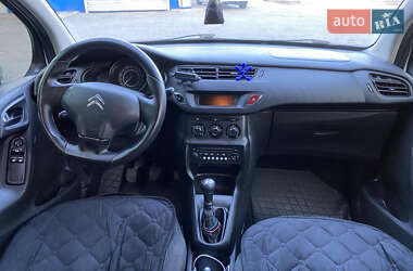 Хэтчбек Citroen C3 2010 в 