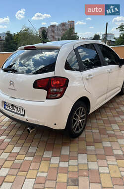 Хэтчбек Citroen C3 2012 в 