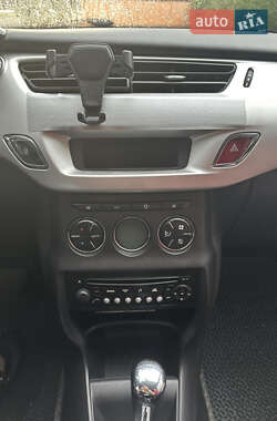 Хэтчбек Citroen C3 2010 в 