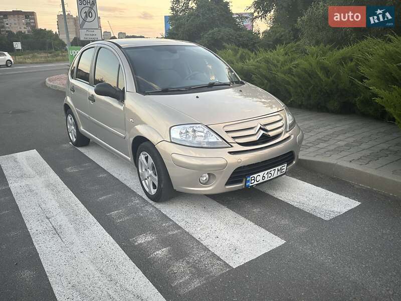 Хэтчбек Citroen C3 2008 в 