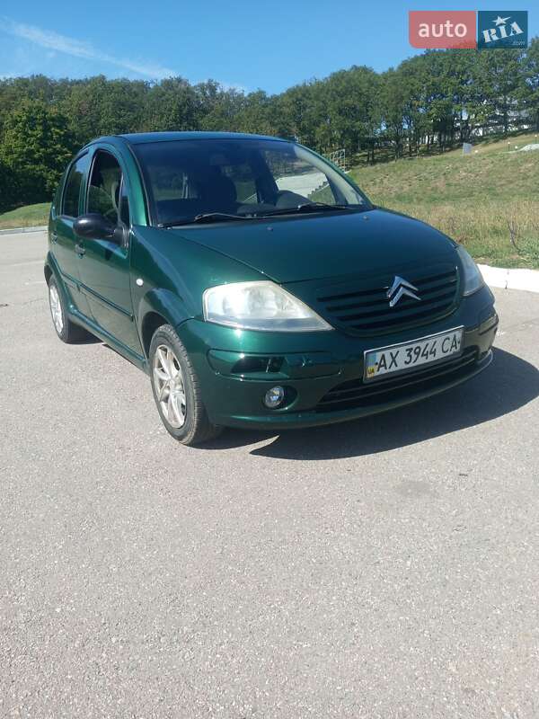 Хэтчбек Citroen C3 2004 в 