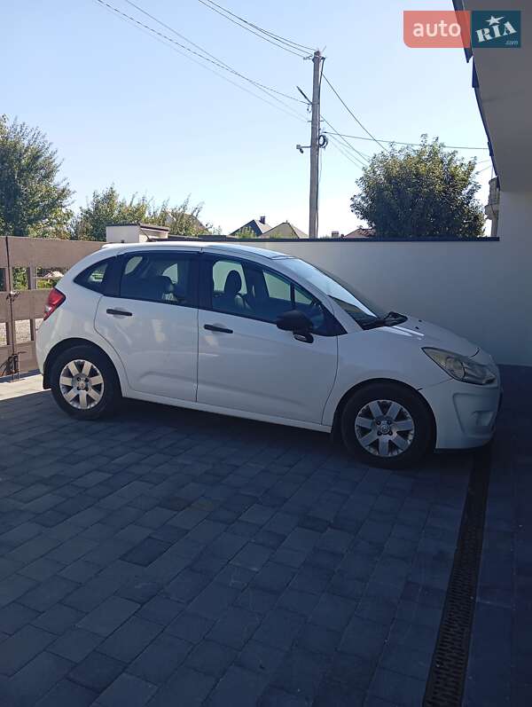 Хэтчбек Citroen C3 2012 в 