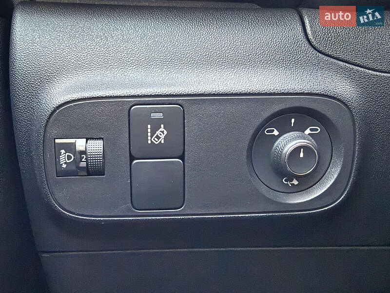 Хетчбек Citroen C3 2018 в Дніпрі фото 35 Хетчбек Citroen C3 2018 в Дніпрі