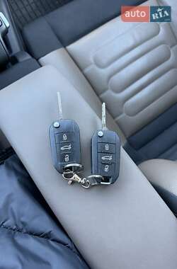 Внедорожник / Кроссовер Citroen C4 Cactus 2016 в 