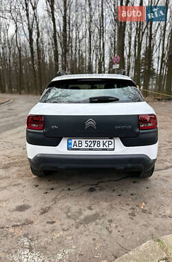 Внедорожник / Кроссовер Citroen C4 Cactus 2016 в 