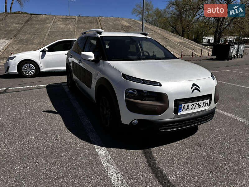 Внедорожник / Кроссовер Citroen C4 Cactus 2015 в Киеве
