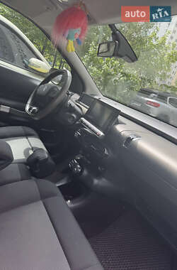 Позашляховик / Кросовер Citroen C4 Cactus 2016 в 