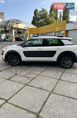 Внедорожник / Кроссовер Citroen C4 Cactus 2016 в 
