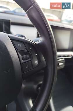 Внедорожник / Кроссовер Citroen C4 Cactus 2015 в 
