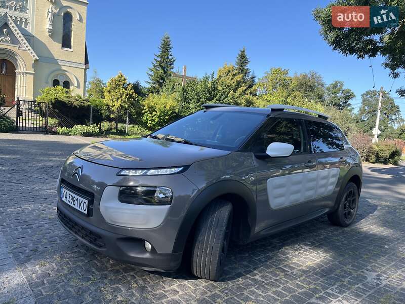 Внедорожник / Кроссовер Citroen C4 Cactus 2016 в 