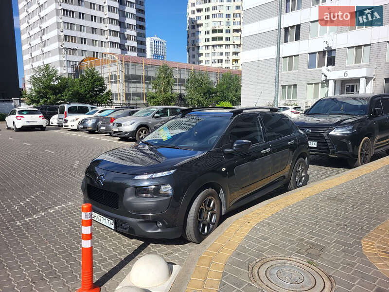 Внедорожник / Кроссовер Citroen C4 Cactus 2016 в 