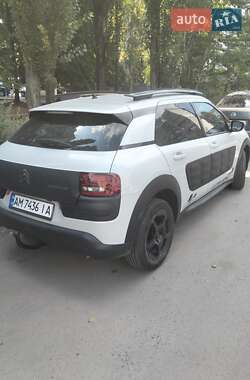 Внедорожник / Кроссовер Citroen C4 Cactus 2016 в 