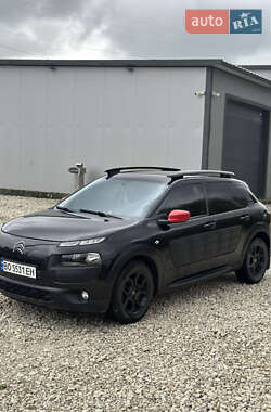 Внедорожник / Кроссовер Citroen C4 Cactus 2015 в 