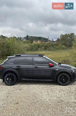 Внедорожник / Кроссовер Citroen C4 Cactus 2015 в 