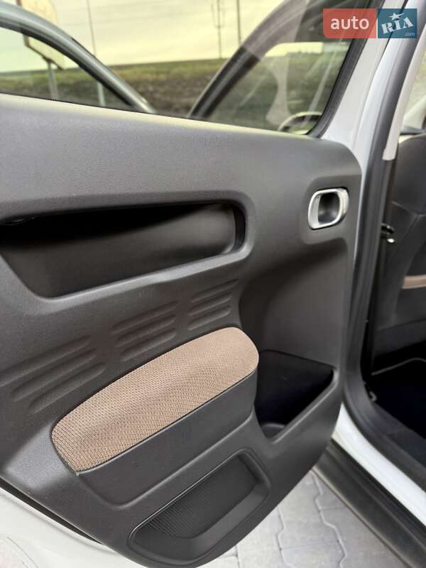 Позашляховик / Кросовер Citroen C4 Cactus 2017 в Києві фото 5 Позашляховик / Кросовер Citroen C4 Cactus 2017 в Києві