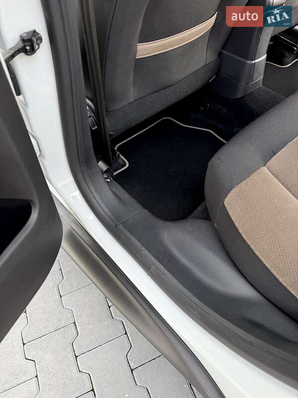 Позашляховик / Кросовер Citroen C4 Cactus 2017 в Києві фото 10 Позашляховик / Кросовер Citroen C4 Cactus 2017 в Києві