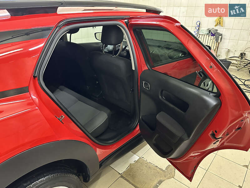 Внедорожник / Кроссовер Citroen C4 Cactus 2015 в Умани