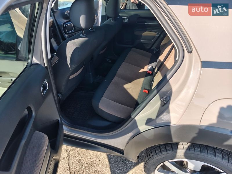 Позашляховик / Кросовер Citroen C4 Cactus 2015 в Києві