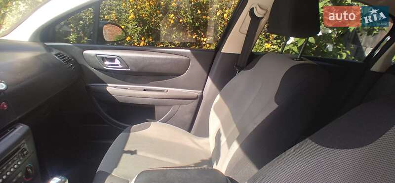 Хетчбек Citroen C4 2008 в Комарному