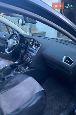 Хэтчбек Citroen C4 2013 в 