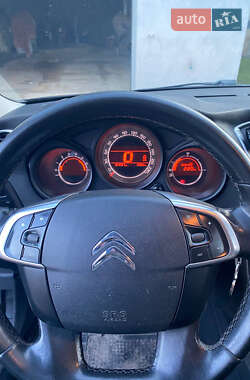 Хэтчбек Citroen C4 2013 в 