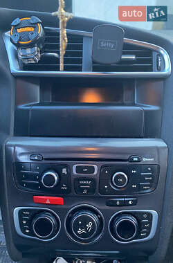 Хэтчбек Citroen C4 2013 в 