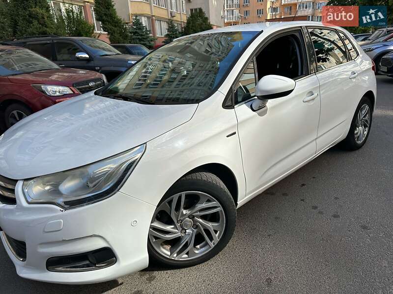 Хетчбек Citroen C4 2012 в 