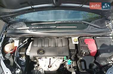 Хэтчбек Citroen C4 2009 в 
