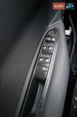 Хэтчбек Citroen C4 2015 в 
