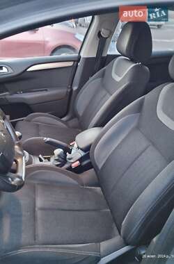 Хэтчбек Citroen C4 2015 в 