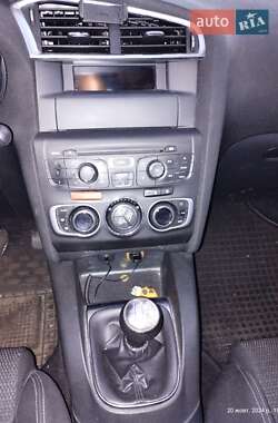 Хэтчбек Citroen C4 2015 в 