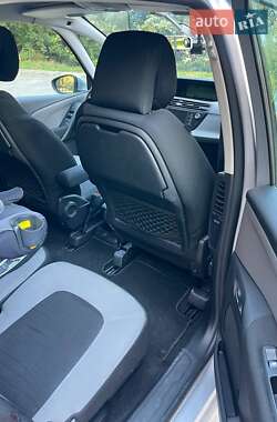 Хэтчбек Citroen C4 2016 в 