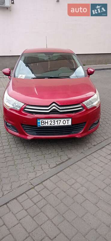 Хэтчбек Citroen C4 2012 в 