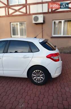 Хэтчбек Citroen C4 2012 в 
