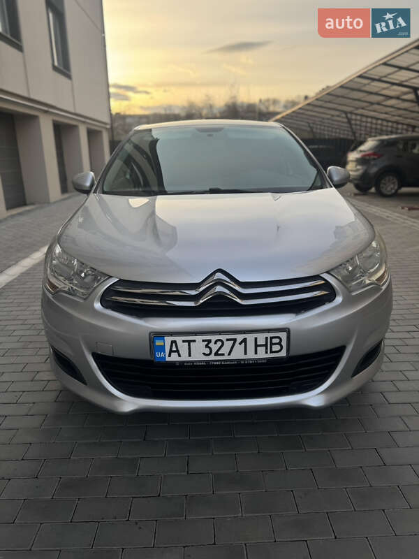 Хетчбек Citroen C4 2012 в 