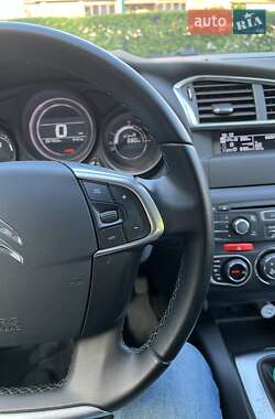 Хэтчбек Citroen C4 2016 в 