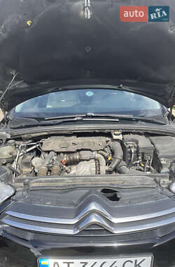 Хэтчбек Citroen C4 2012 в 