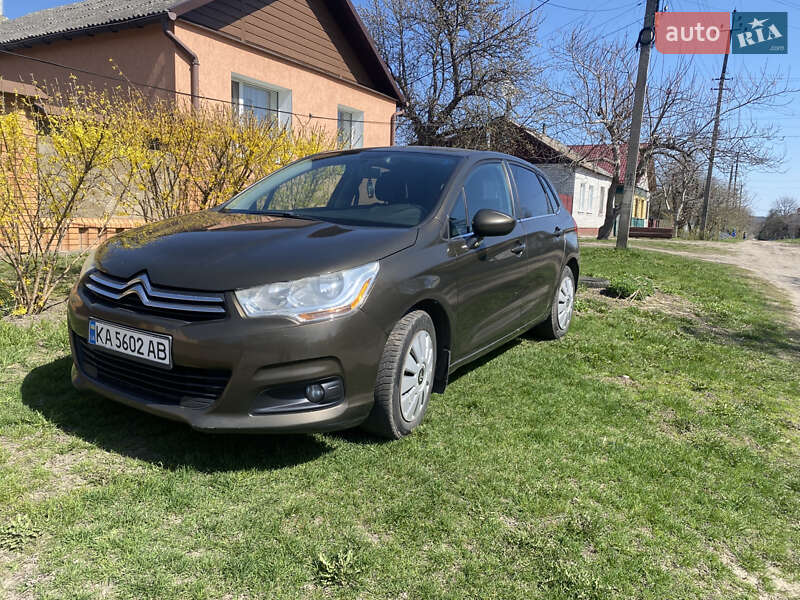 Хэтчбек Citroen C4 2014 в 