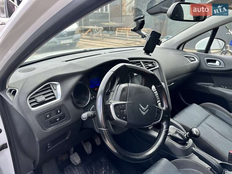 Хэтчбек Citroen C4 2014 в Болехове