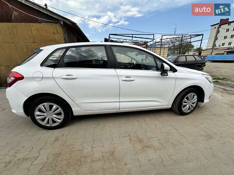 Хэтчбек Citroen C4 2014 в Болехове