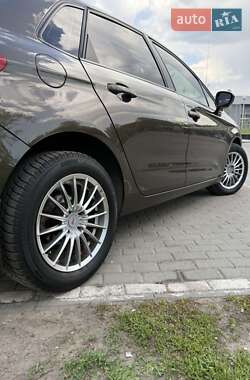 Хэтчбек Citroen C4 2014 в 