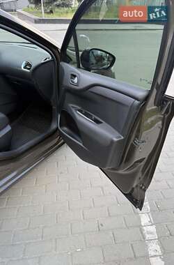 Хэтчбек Citroen C4 2014 в 