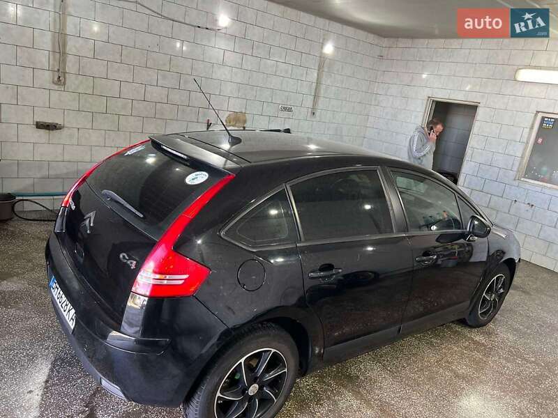 Хэтчбек Citroen C4 2010 в 