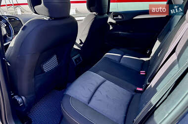 Хэтчбек Citroen C4 2011 в 