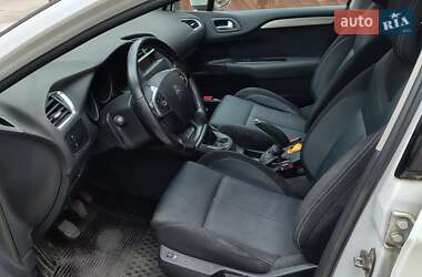 Хэтчбек Citroen C4 2013 в 