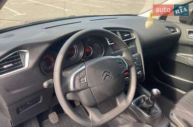 Хэтчбек Citroen C4 2013 в 