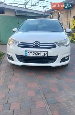 Хэтчбек Citroen C4 2012 в 