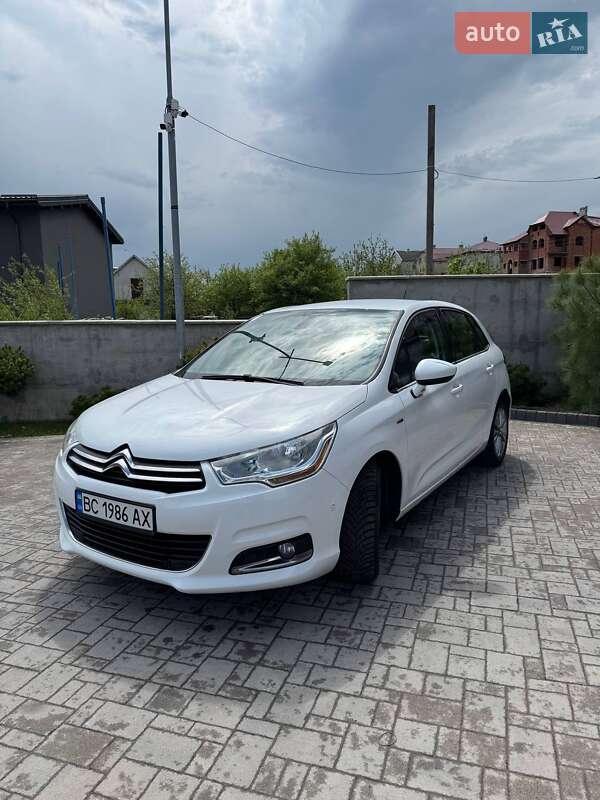 Хэтчбек Citroen C4 2012 в 