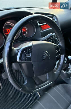 Хэтчбек Citroen C4 2012 в 