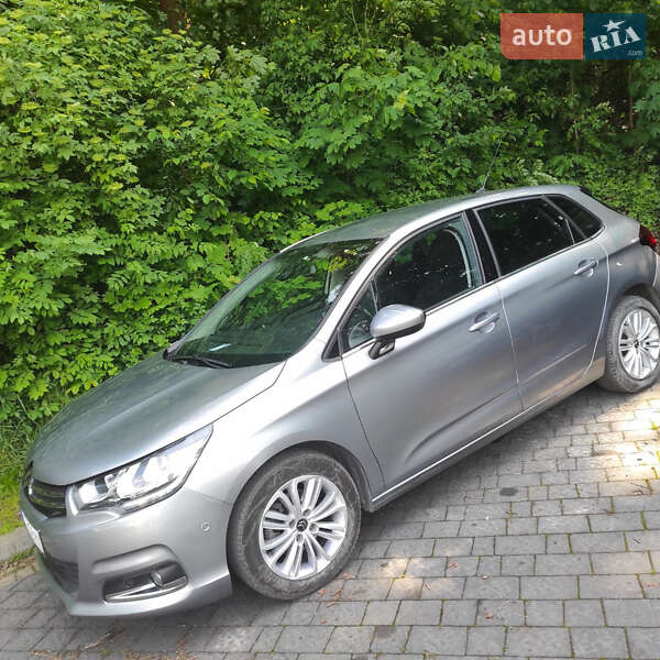 Хэтчбек Citroen C4 2016 в 